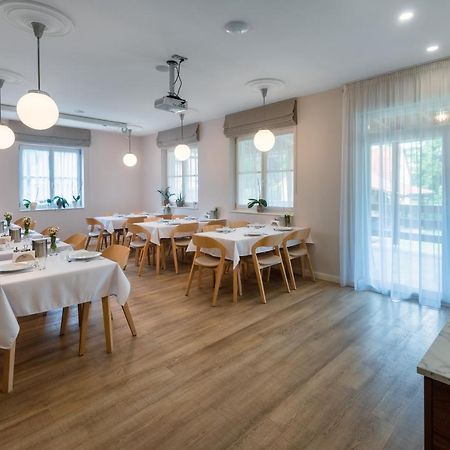 Ditlin Apartmanok Pápa Екстериор снимка
