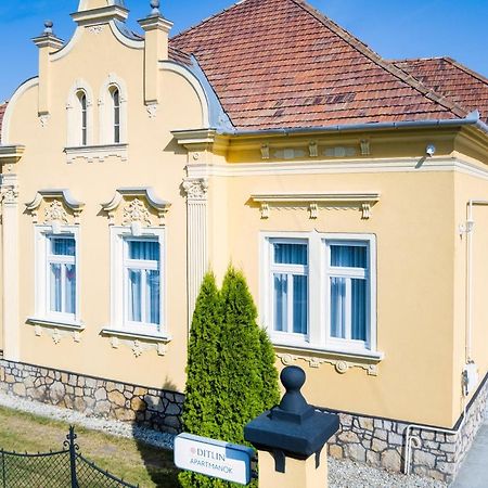 Ditlin Apartmanok Pápa Екстериор снимка