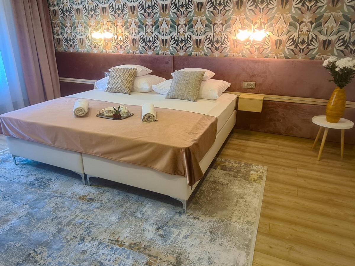Ditlin Apartmanok Pápa Екстериор снимка